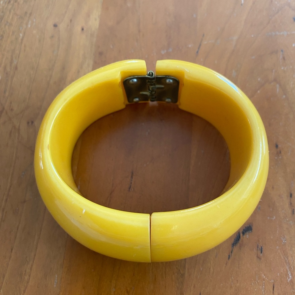 Vintage Chunky Yellow Hinged Bangle Bracelet